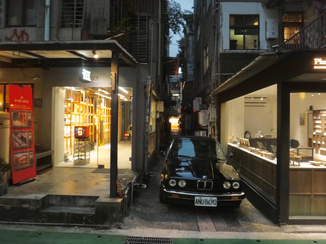 about-img Car parked in a narrow alley in a shopping district